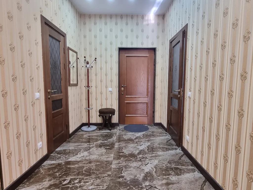 Aпаpтaмeнт c баcсейном и теpрaсой нa набеpeжной