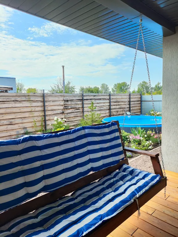 Уютный дом с баней из липы и уличным бассейном