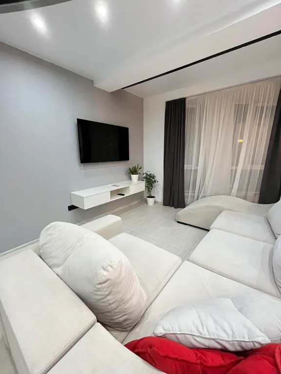 Просторная студия с панорамным видом