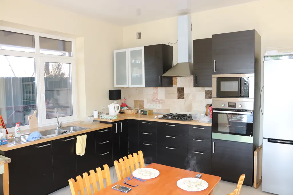 Загородный дом-шале "Pinebrook", аренда, у реки Дон. Сезонный бассейн.