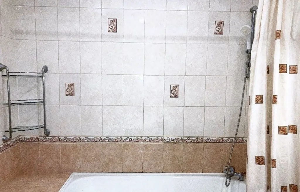 Двухэтажный коттедж на зелёной территории