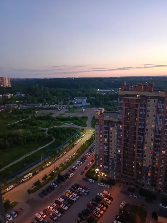 25 этаж: Простой уют и шикарные вечерние огни