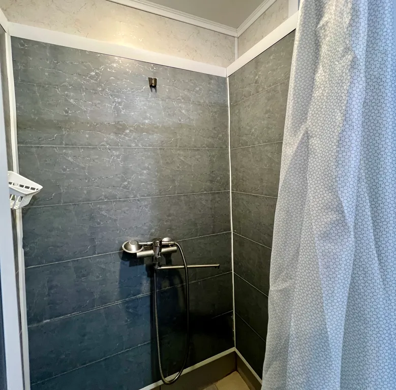 Этаж в частном доме с отдельным входом и баней на территории