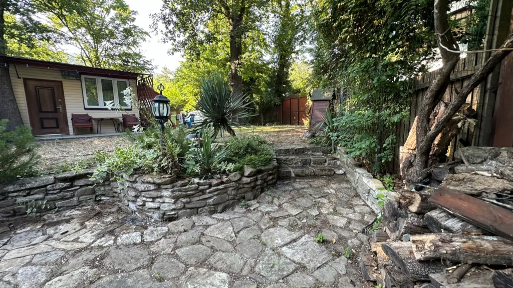 Дачный домик в лесу