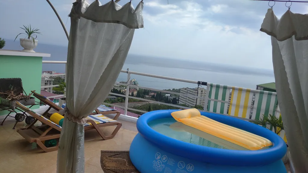 Панорамный 2х уровневый номер с зоной отдыха