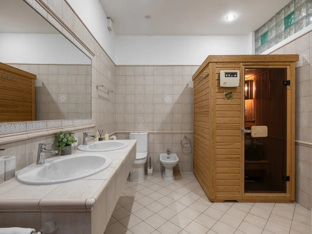 У Сретенского бульвара с сауной и двумя санузлами