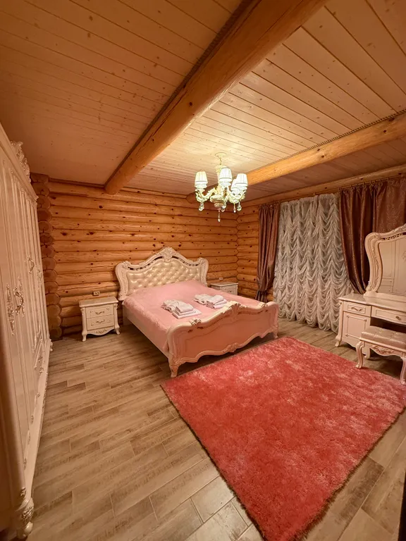 Двухэтажный дом из сруба а Теберде с баней с видом на горы и реку