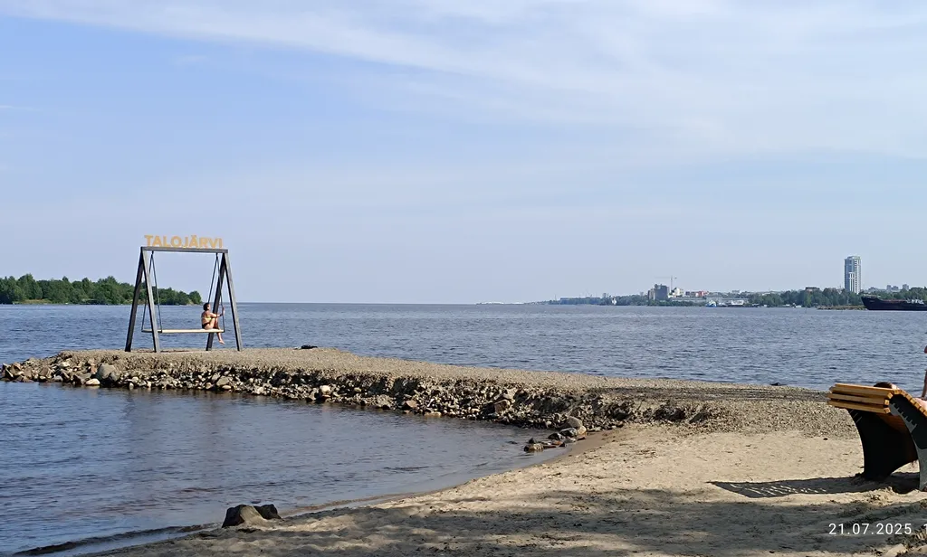 Уютная квартира на берегу озера, с собственным пляжем.