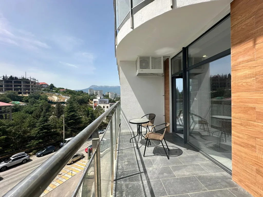 Дизайнерская студия Ls-family comfort вид на горы и город с 4 этажа