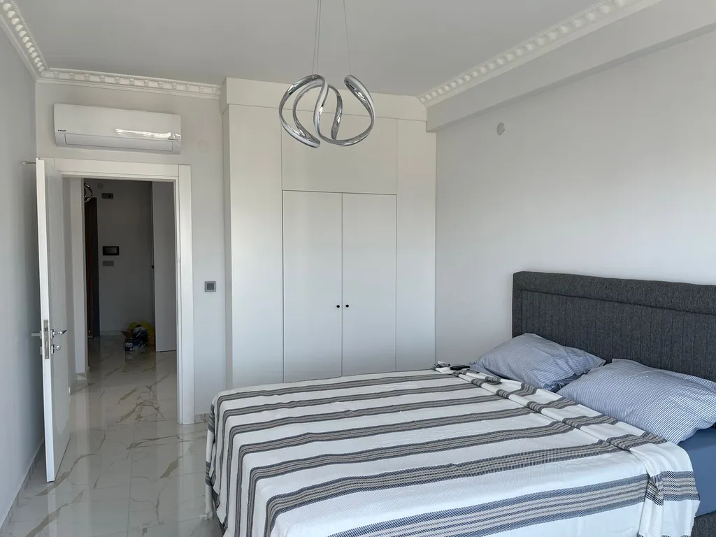 Чудесная новая квартира с видом на горы и море