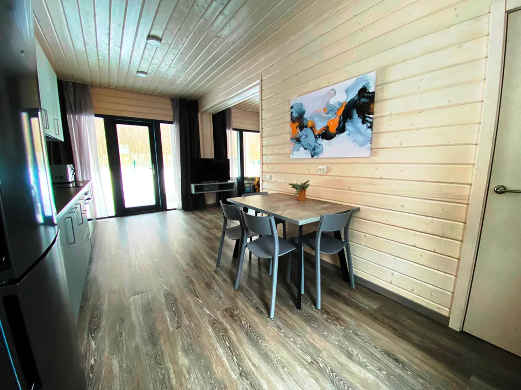 Новый комфортабельный дом для отдыха на берегу лесного озера