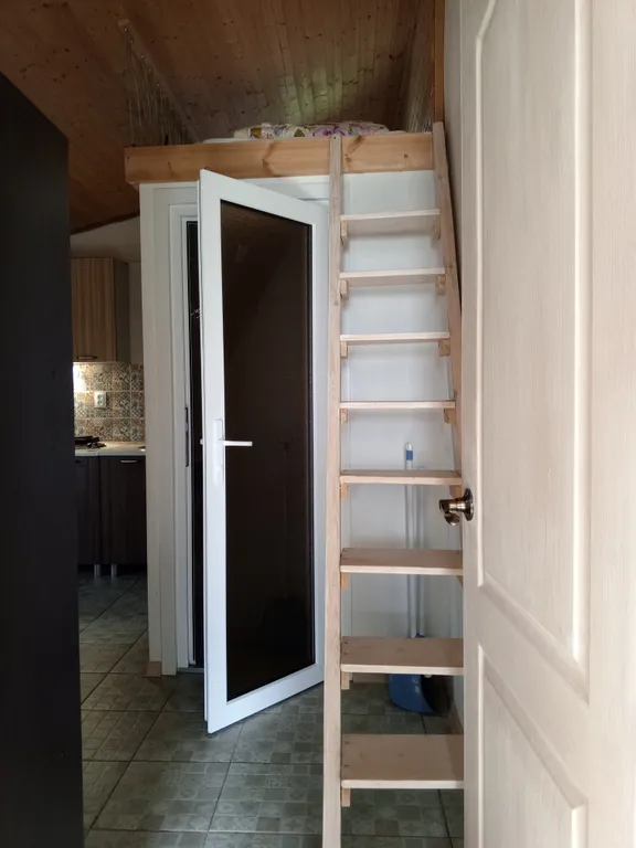 Комфортный номер для большой семьи со спальной антресолью