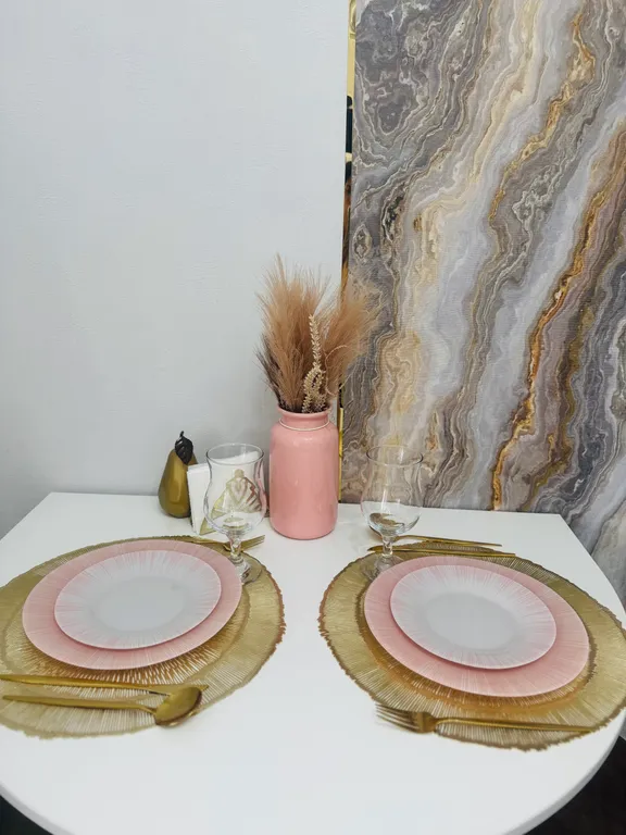 Уютная двухкомнатная квартира с видом на пруд