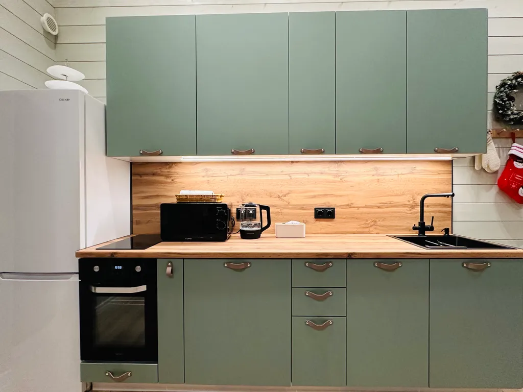 Загородный дом с видом на лес