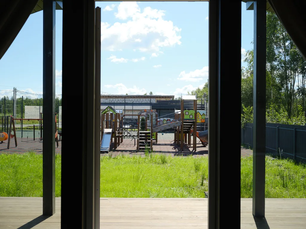 Коттедж Новый дом с сауной и детской/спортивной площадкой — Капорки