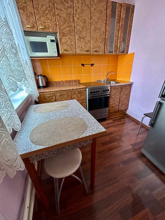 Двухкомнатная квартира в тихом районе рядом с центром