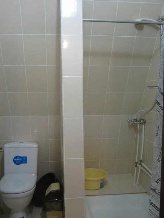 Просторная комната с кондиционером в частном доме