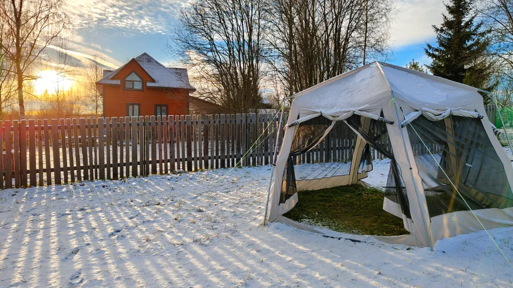 Коттедж у пруда