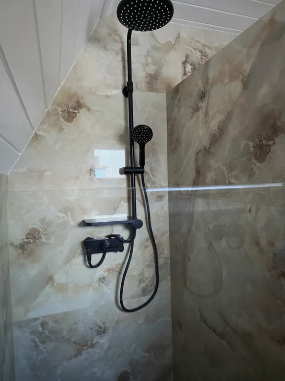 Дом на берегу реки