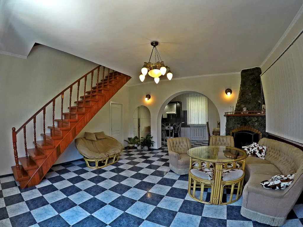 Дом в Ялте с бассейном и сауной