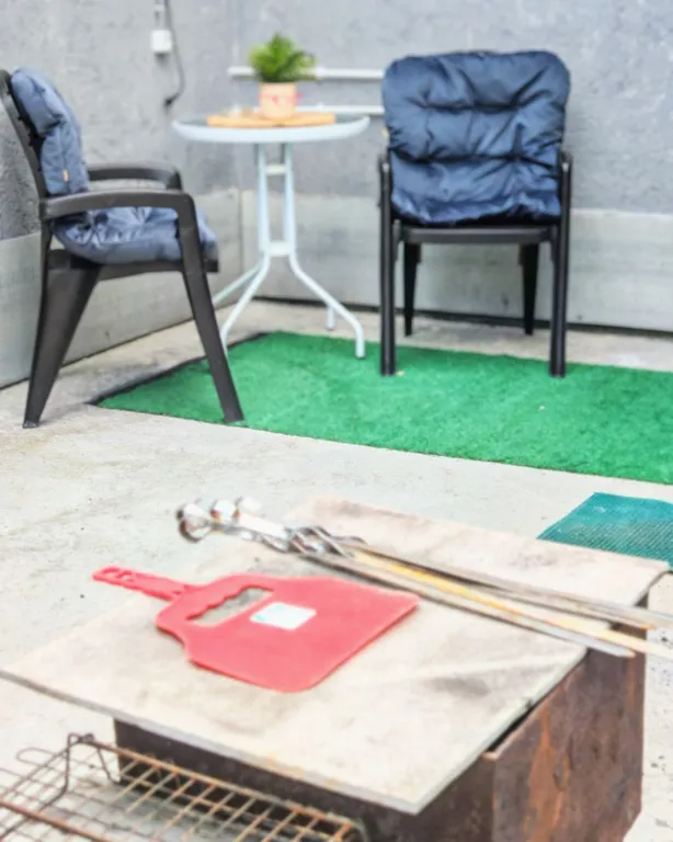 Дом в городе с зоной барбекю