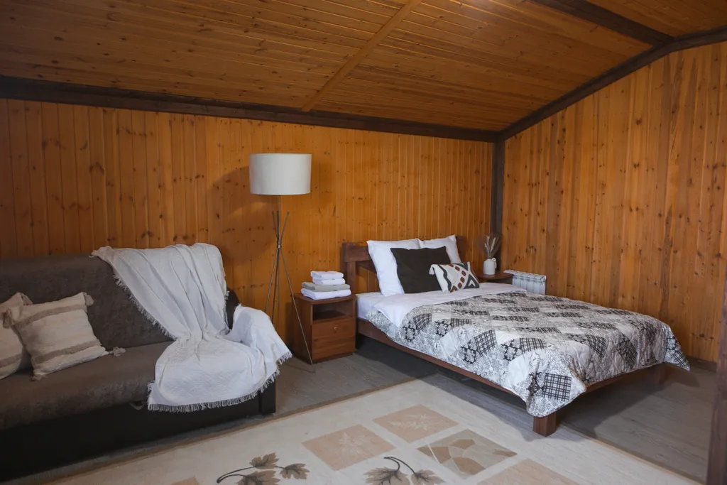 Двухэтажный дом для отдыха на природе с баней