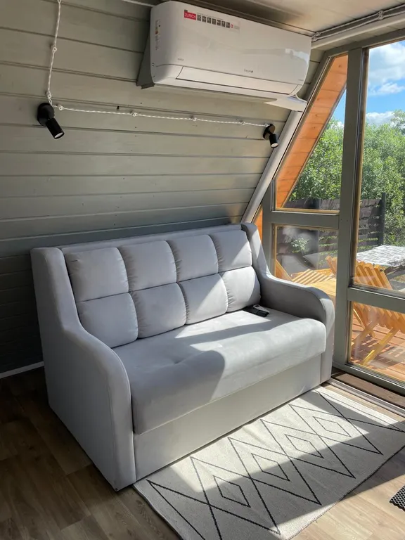 Дом А-фрейм на берегу озера