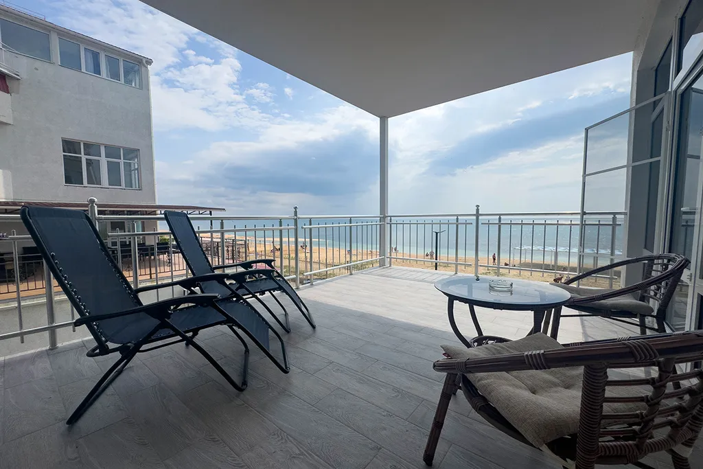 Апартаменты у моря с большой террасой и видом на рассвет