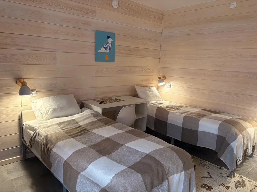 Квартира Комната с двумя отдельными кроватями — аренда посуточно в Озёрное