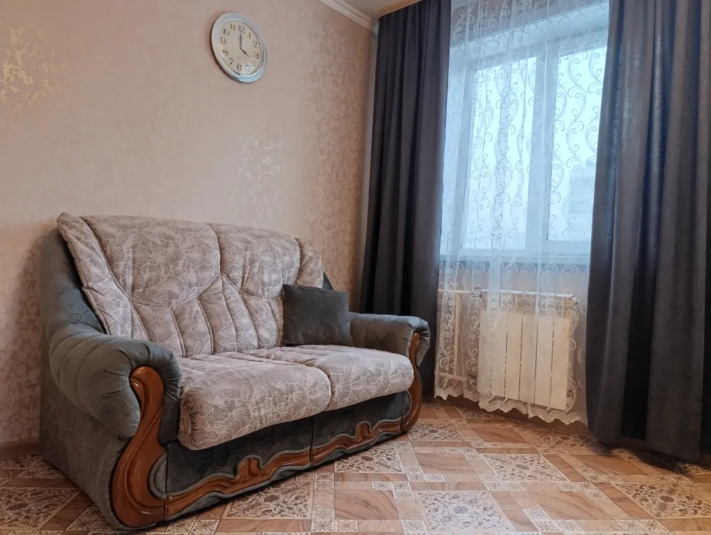 Просторная двухкомнатная квартира с видом на Кузнецкую крепость