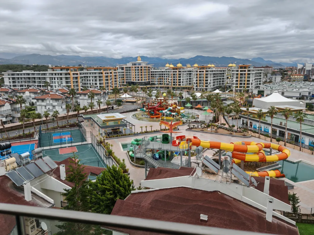 Квартира 1+1 в Azura World c видом на бассейн и аквапарком