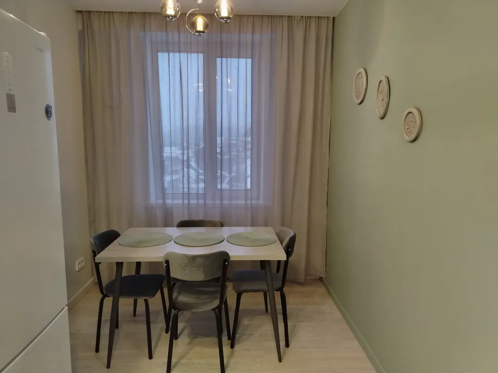 Квартира-студия с видом на город среди гор