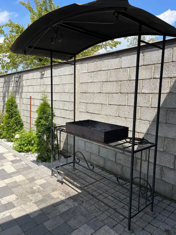 Уютный деревянный дом с видом на горы