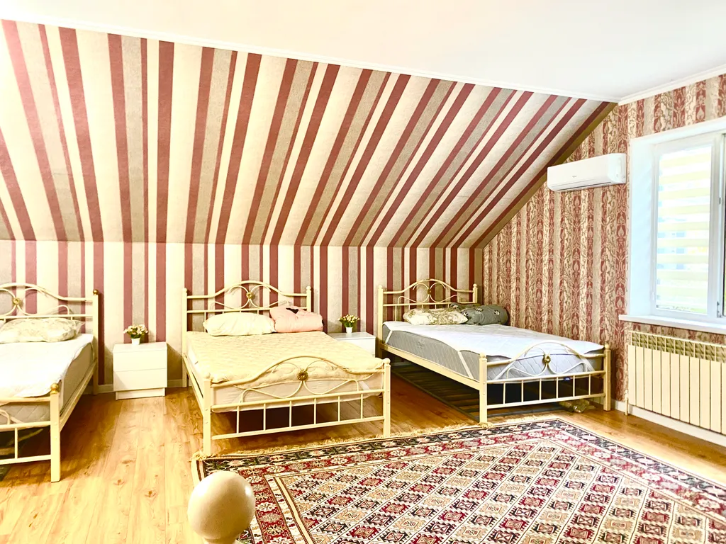 Просторный дом, в центре города, в двух минутах у моря