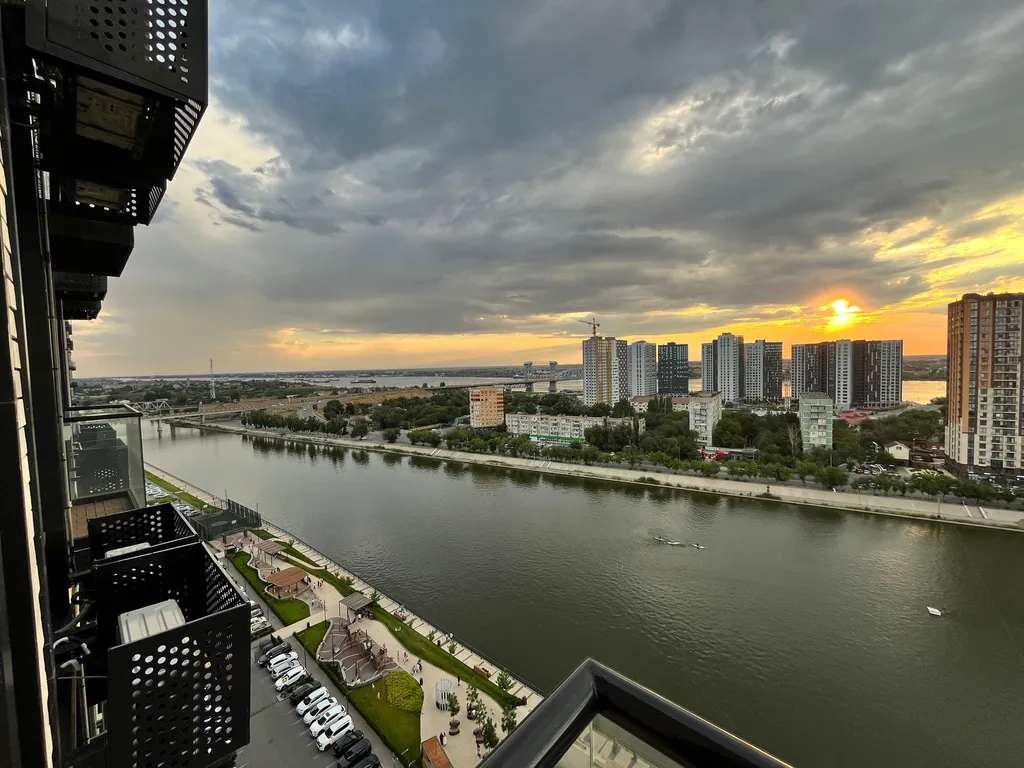 Ультрасовременная квартира с видом на Волгу и Затон в центре города