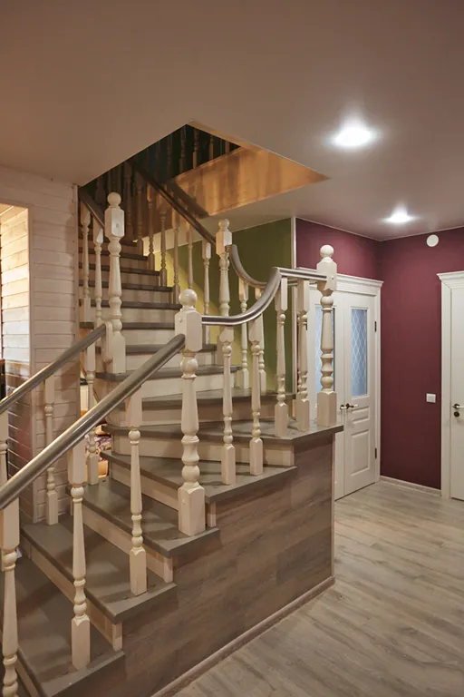 Уютный светлый дом в окружении природы