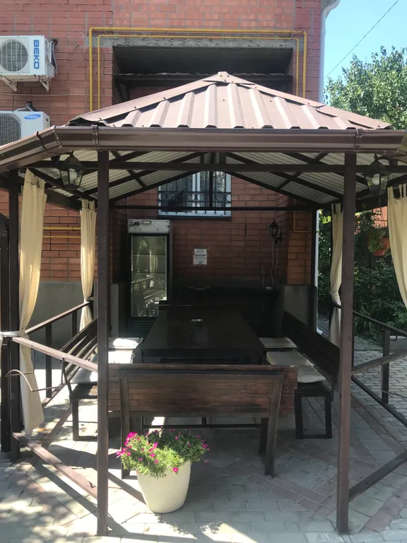 Дом для отдыха с летним бассейном