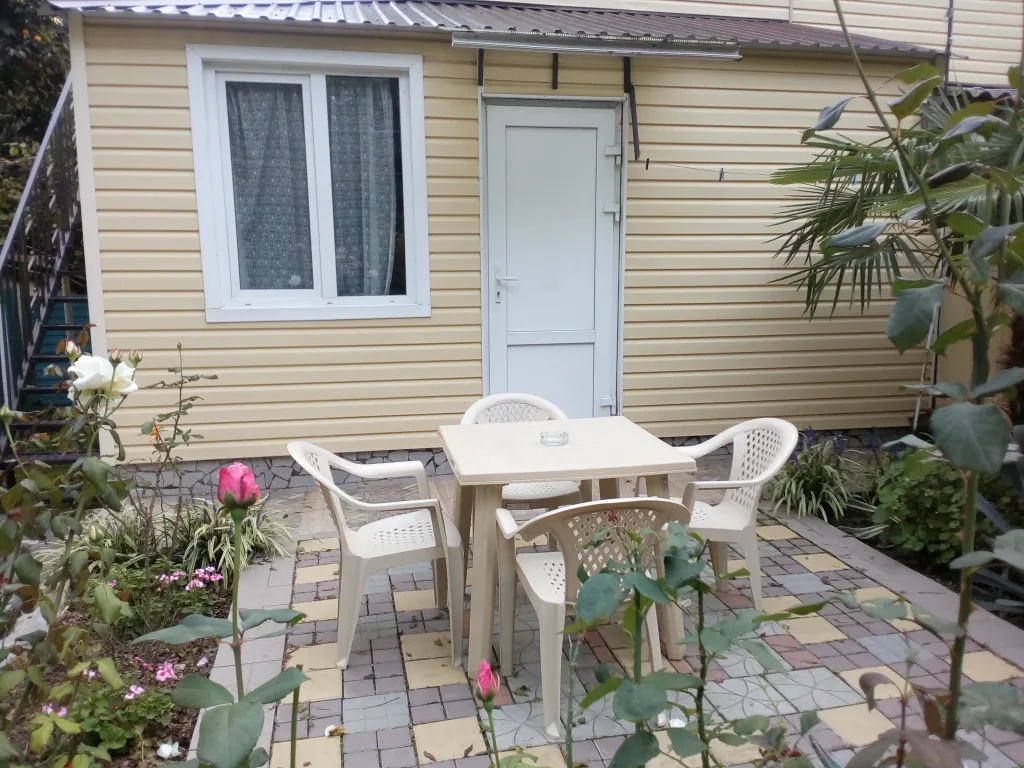 Квартира с отдельным входом и закрытым двориком