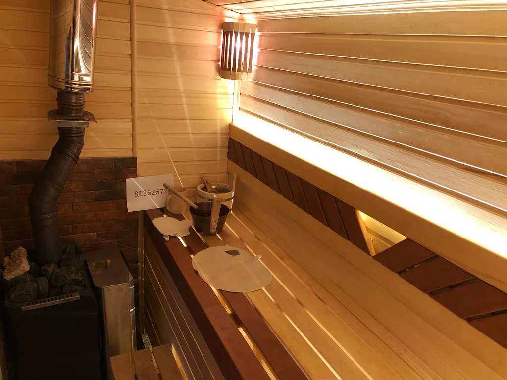 Уютный коттедж с баней и подогреваемой купелью.