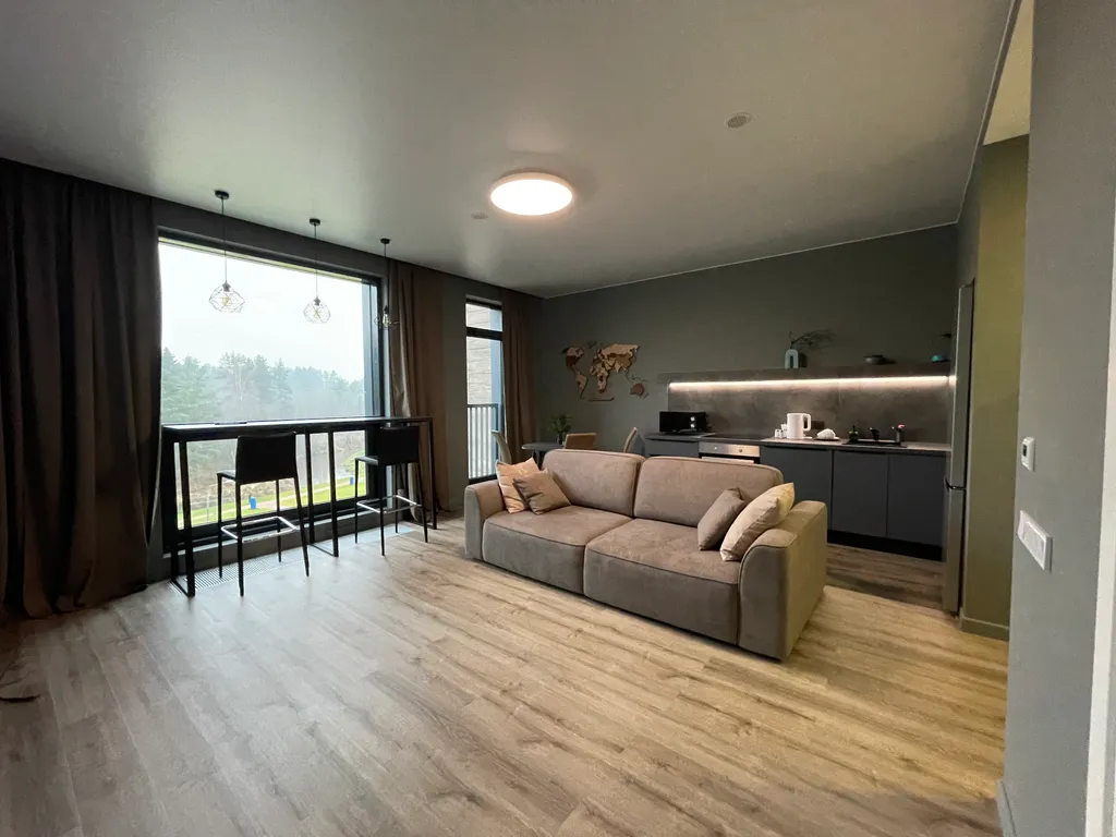 На Охте, с видом на лес и реку, рядом с Охта Парком