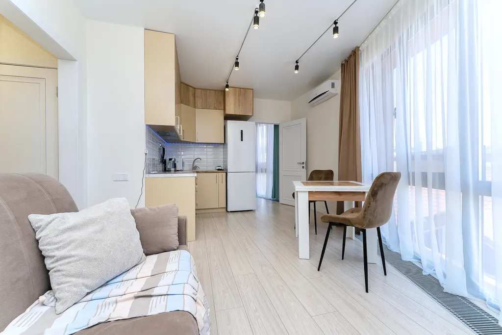 Трехкомнатная квартира у моря с балконом!