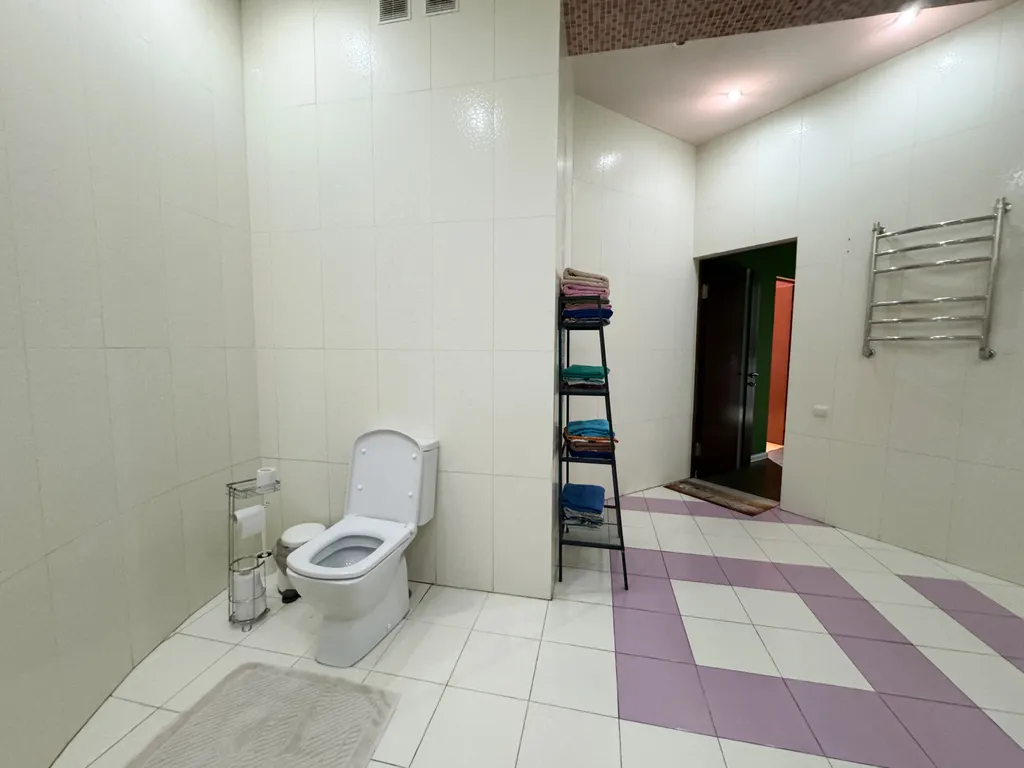 Дом с бассейном у парка Галицкого