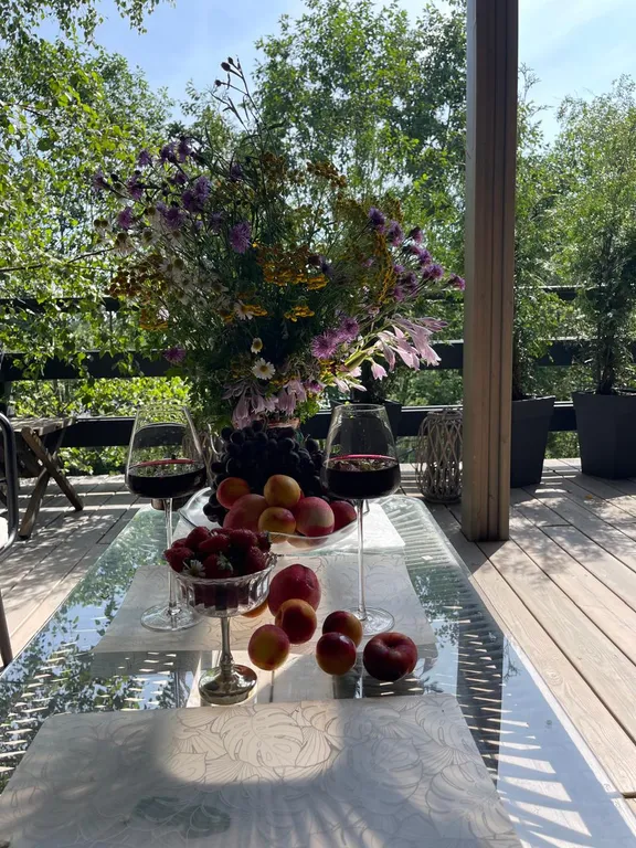 Дом в облаках у леса