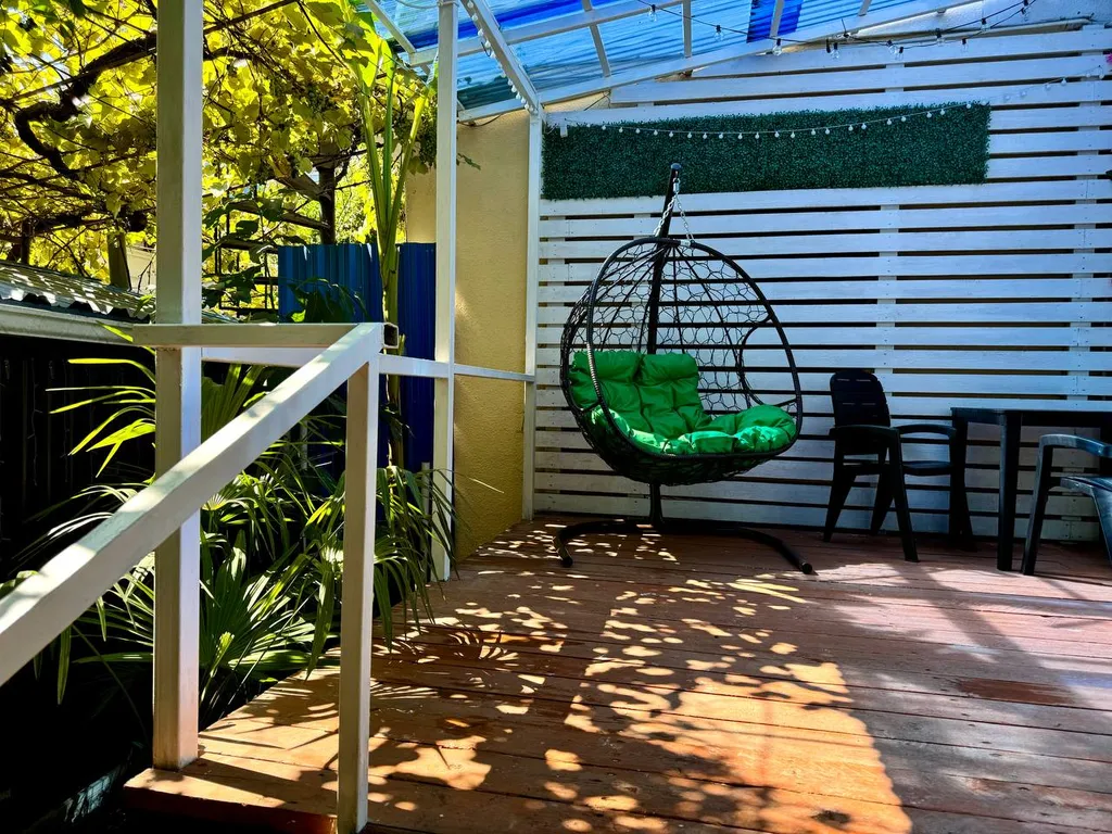 Коттедж Домик с террасой в центре — Сочи