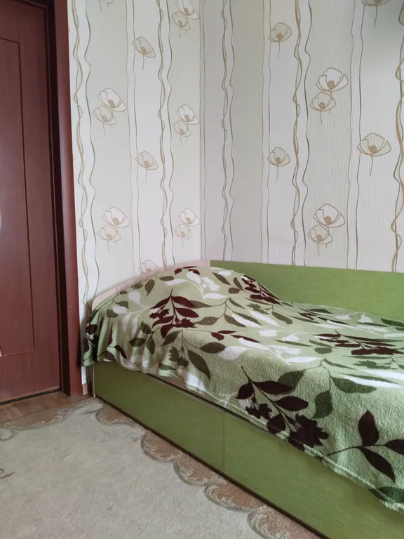 двухкомнатная квартира в микрорайоне рядом с остановкой