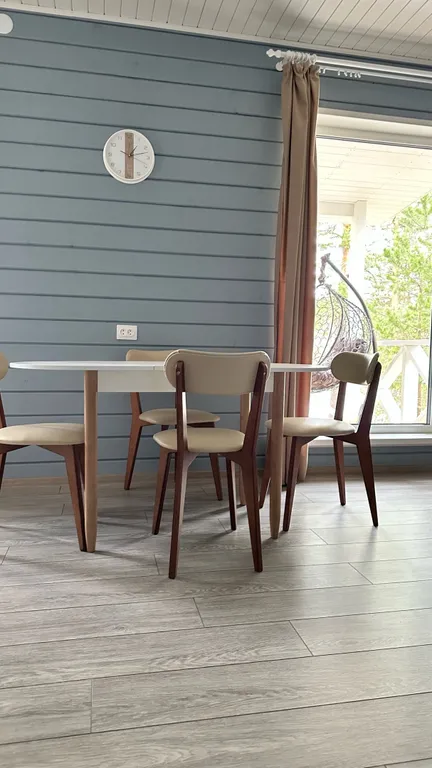 Коттедж с террасой и пирсом