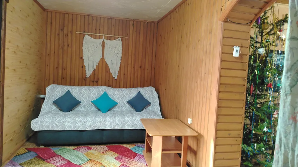 Усадьба Алтын-Ай на возвышенности с красивым видом на горы