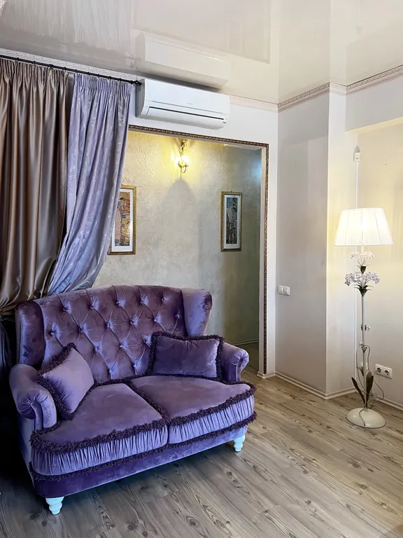 Красивая большая двухкомнатная квартира в микрорайоне Красный Камень