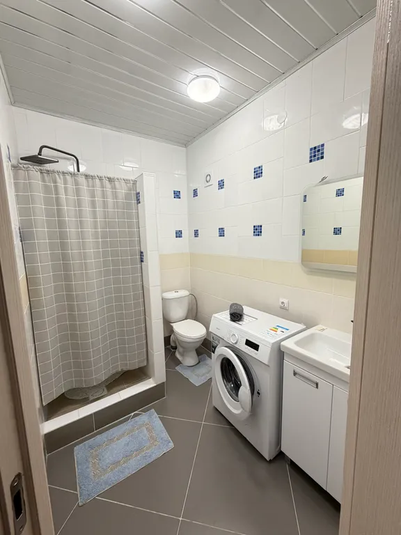 Новый уютный дом в тихом месте