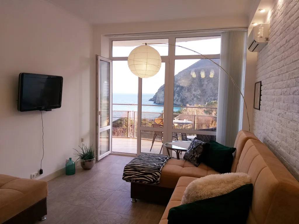 Уютная квартира с захватывающим видом на море и гору Аю-Даг